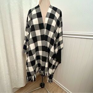 Chic Checkered Cloak with Fringe